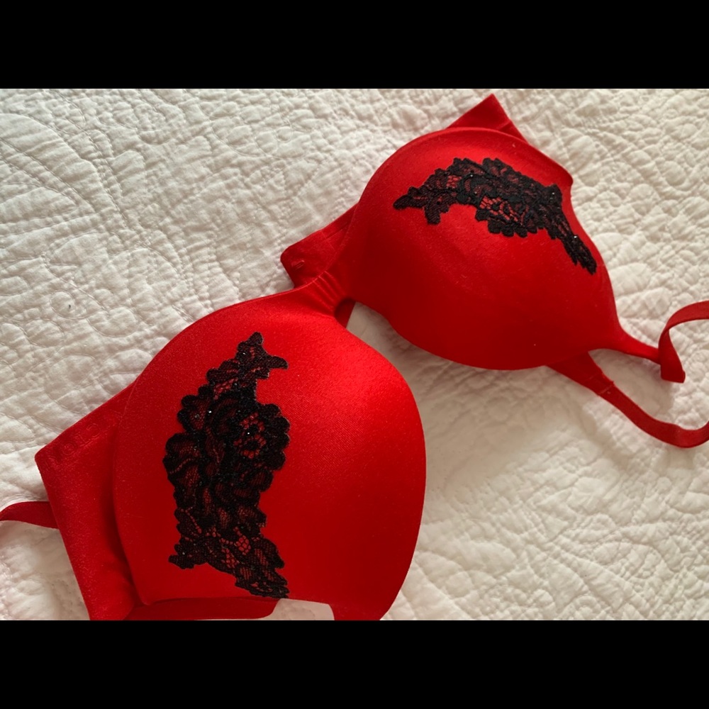 Victoria’s Secret 32B Push-up Bra - Picture 2 of 5